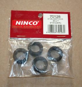 4 pneus 1/32 NINCO 70128