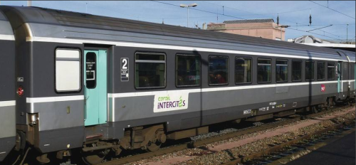Voiture Corail 2ème classe couloir central - ROCO 74538 -Époque VI - SNCF - HO